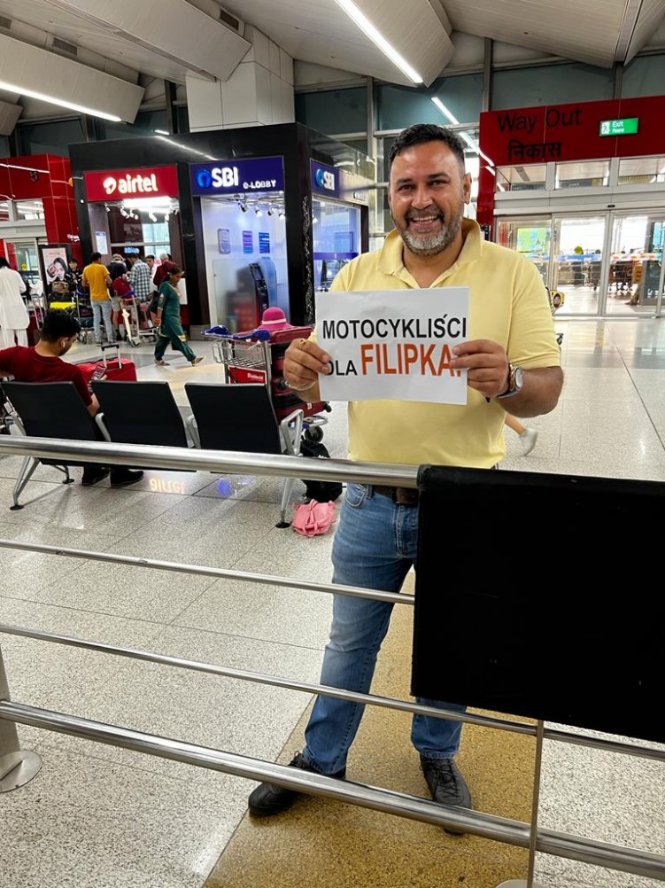 03 Pilot na lotnisku w Delhi Indie